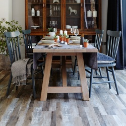 painted_oak_display